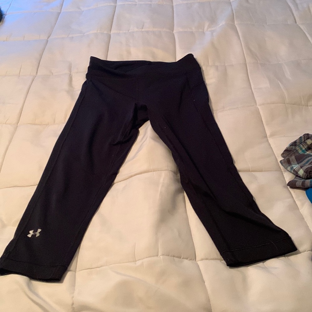under armour capris black size small